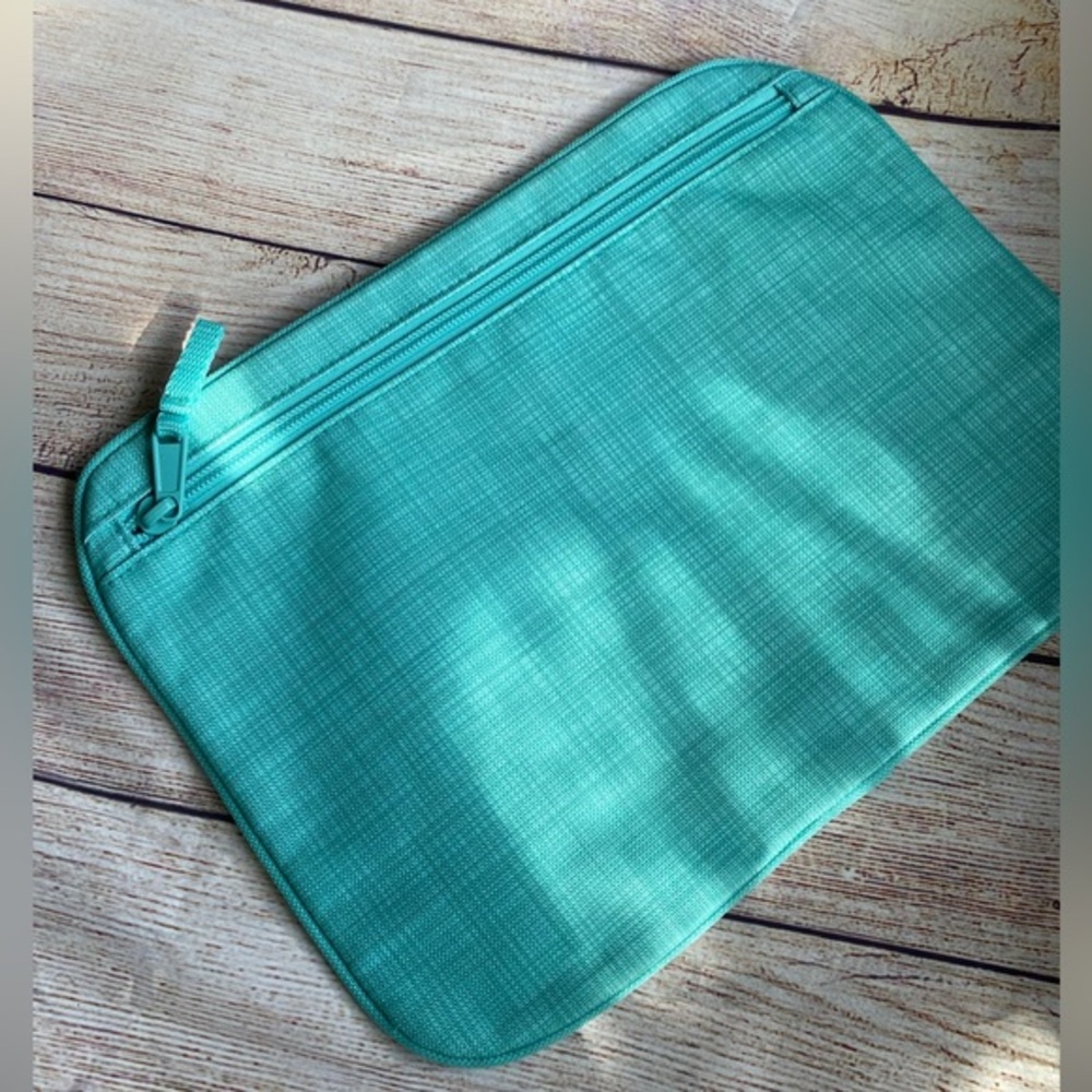 Thirty one pocket a tote turquoise cross pop